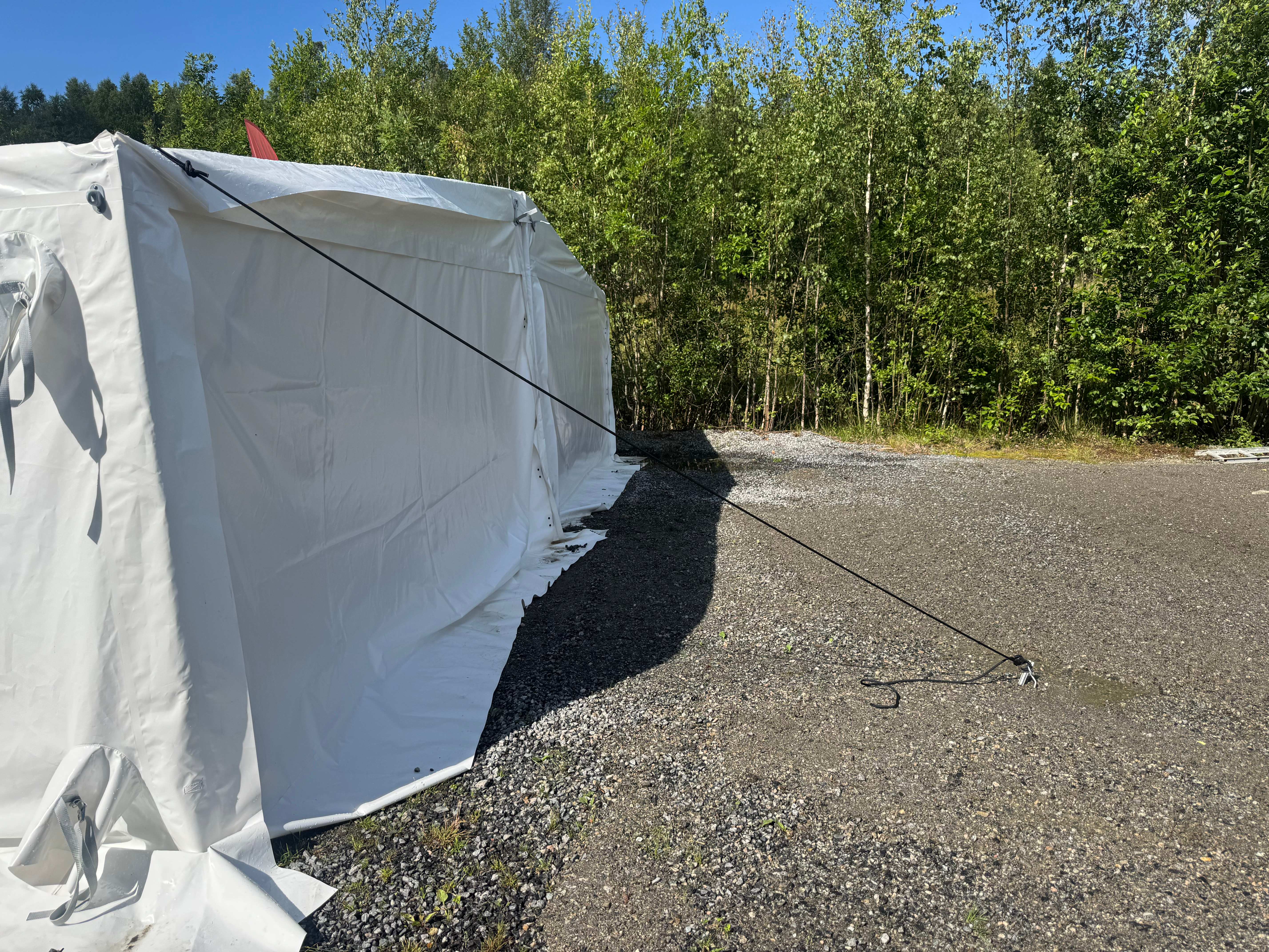 Hvit NM260 modul i feltmiljø