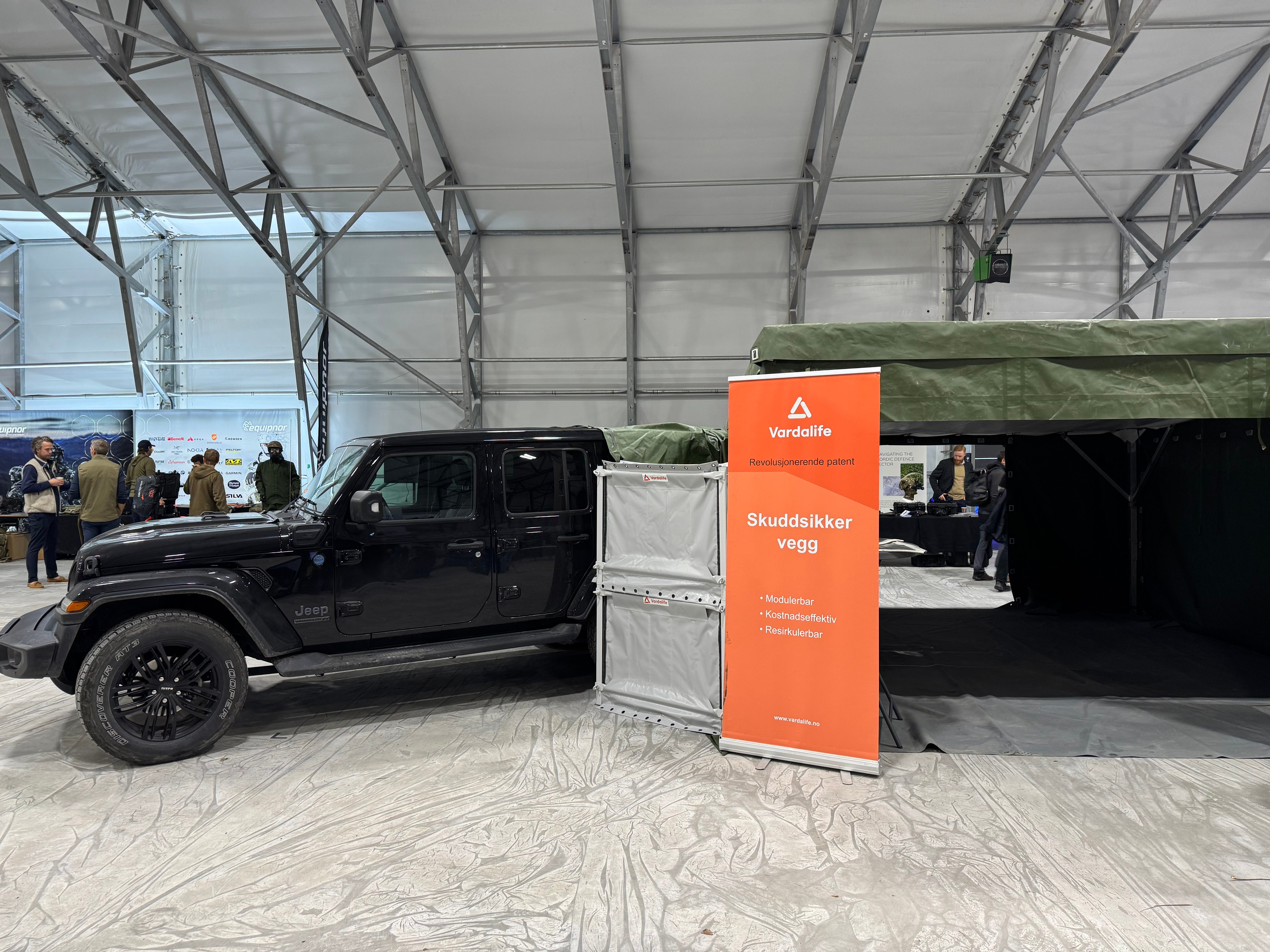 Vardalife skuddsikker vegg på messeutstilling